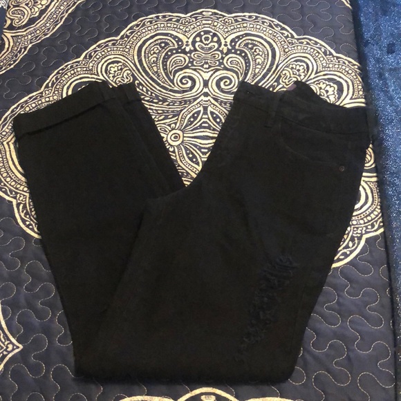 A pair of NYDJ black jeans. Size 4 - Picture 8 of 14